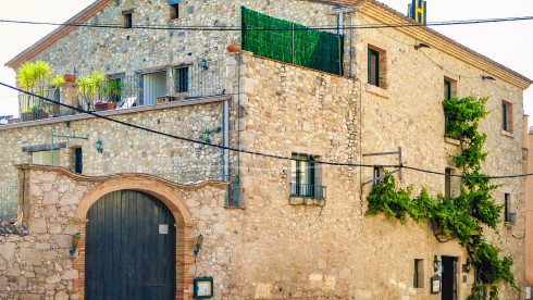 Manoir du S.XVII transformé en hôtel à vendre à Alt Empordà