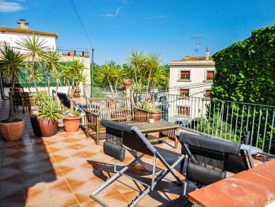 Casa senyorial del S.XVII convertida en hotel en venda a l'Alt Empordà