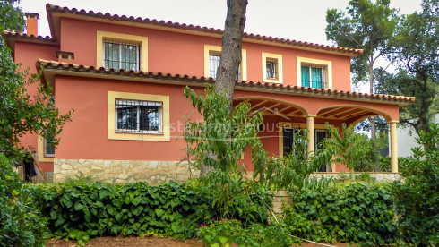 Casa mediterránea de estilo semirústico en venta en Tamariu