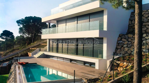 Newly built luxurious house for sale in Begur