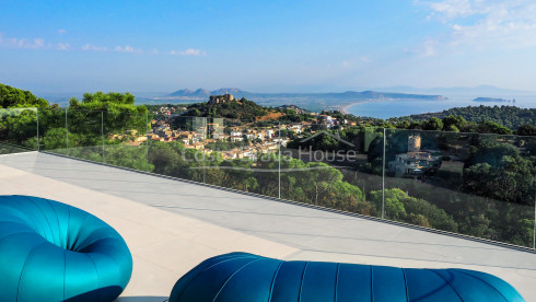 Newly built luxurious house for sale in Begur