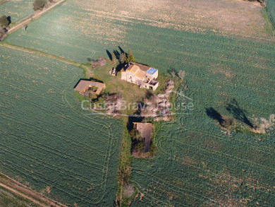 Catalan country house to refurbish for sale in Corçà, with 37.000 m² of land