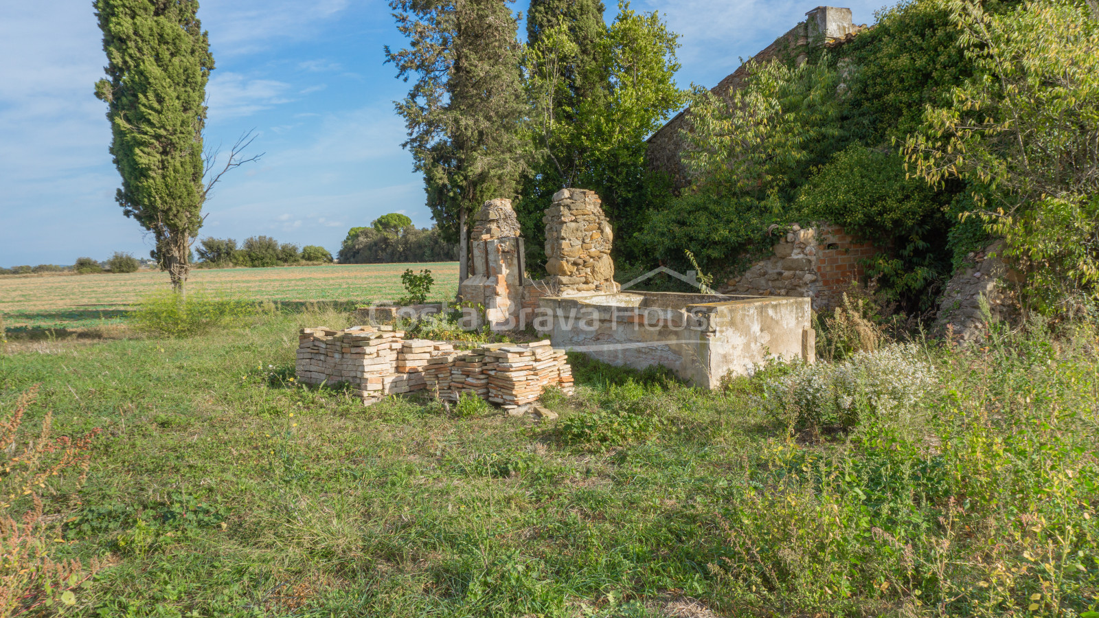 Masía catalana a reformar en venta en Corçà, con 37.000 m² de terreno