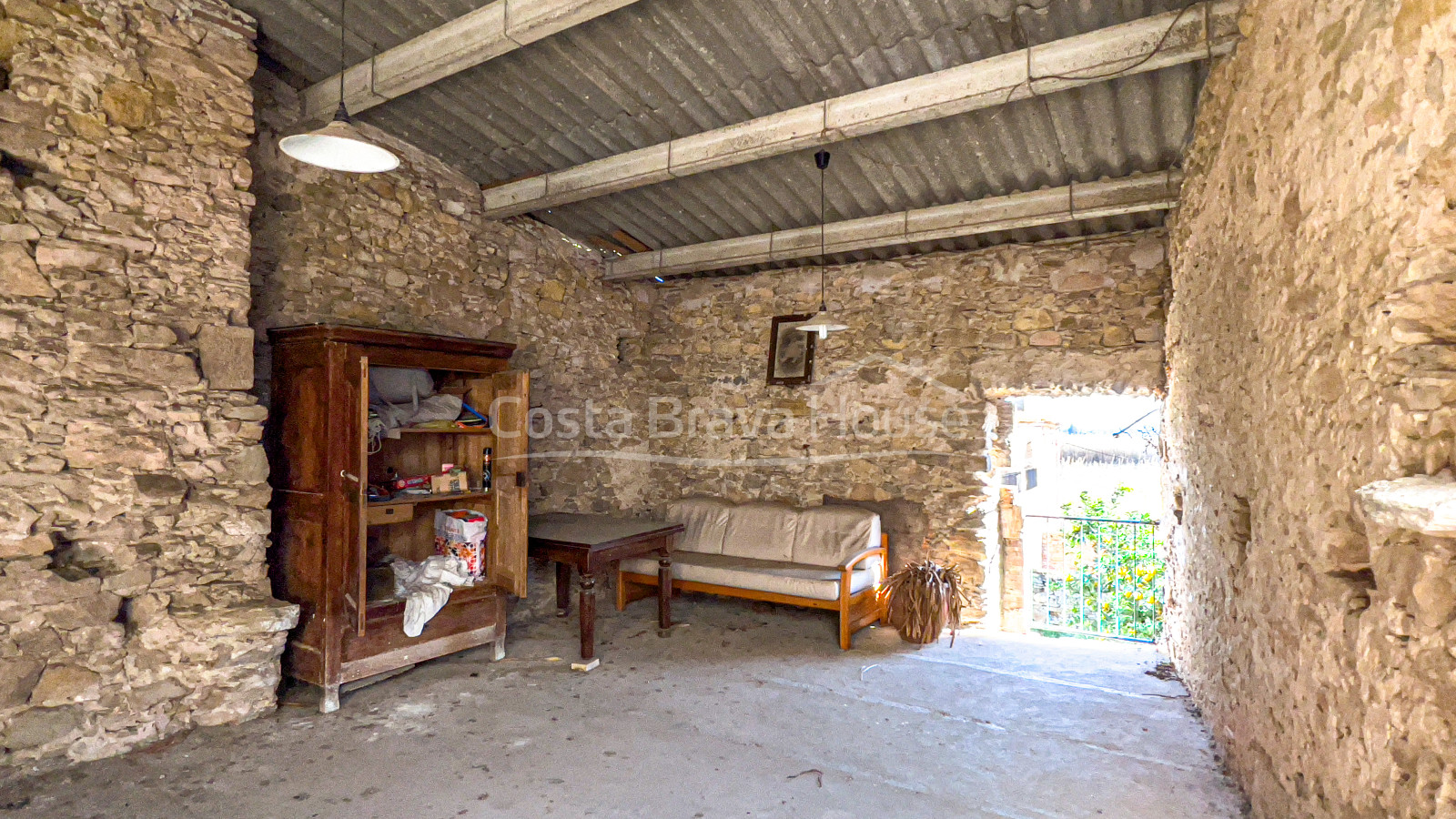 Casa de pedra en venda a Gualta, amb pati interior i moltes possibilitats d´aprofitament