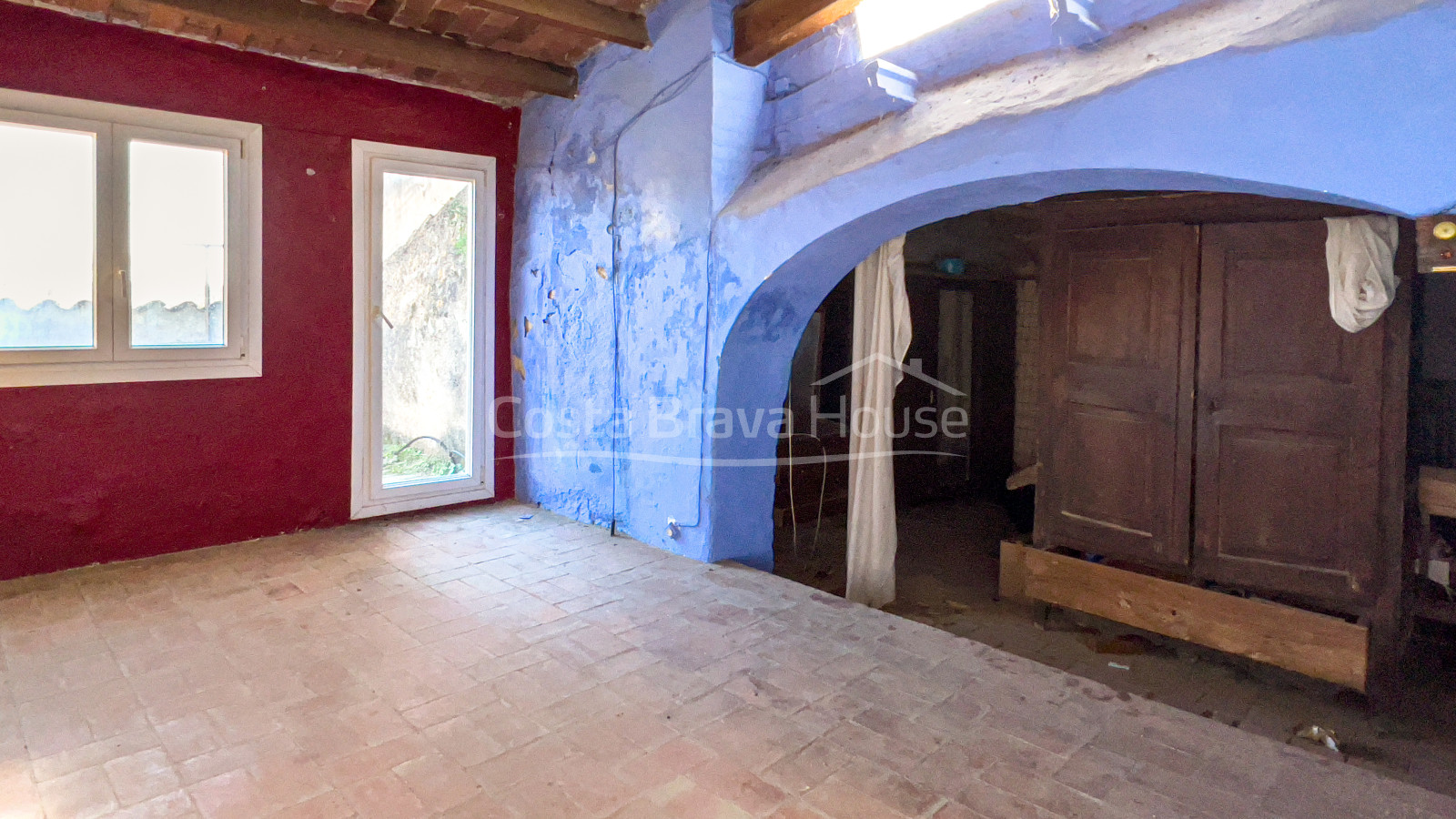 Casa de piedra en venta en Gualta, con patio interior y muchas posibilidades de aprovechamiento