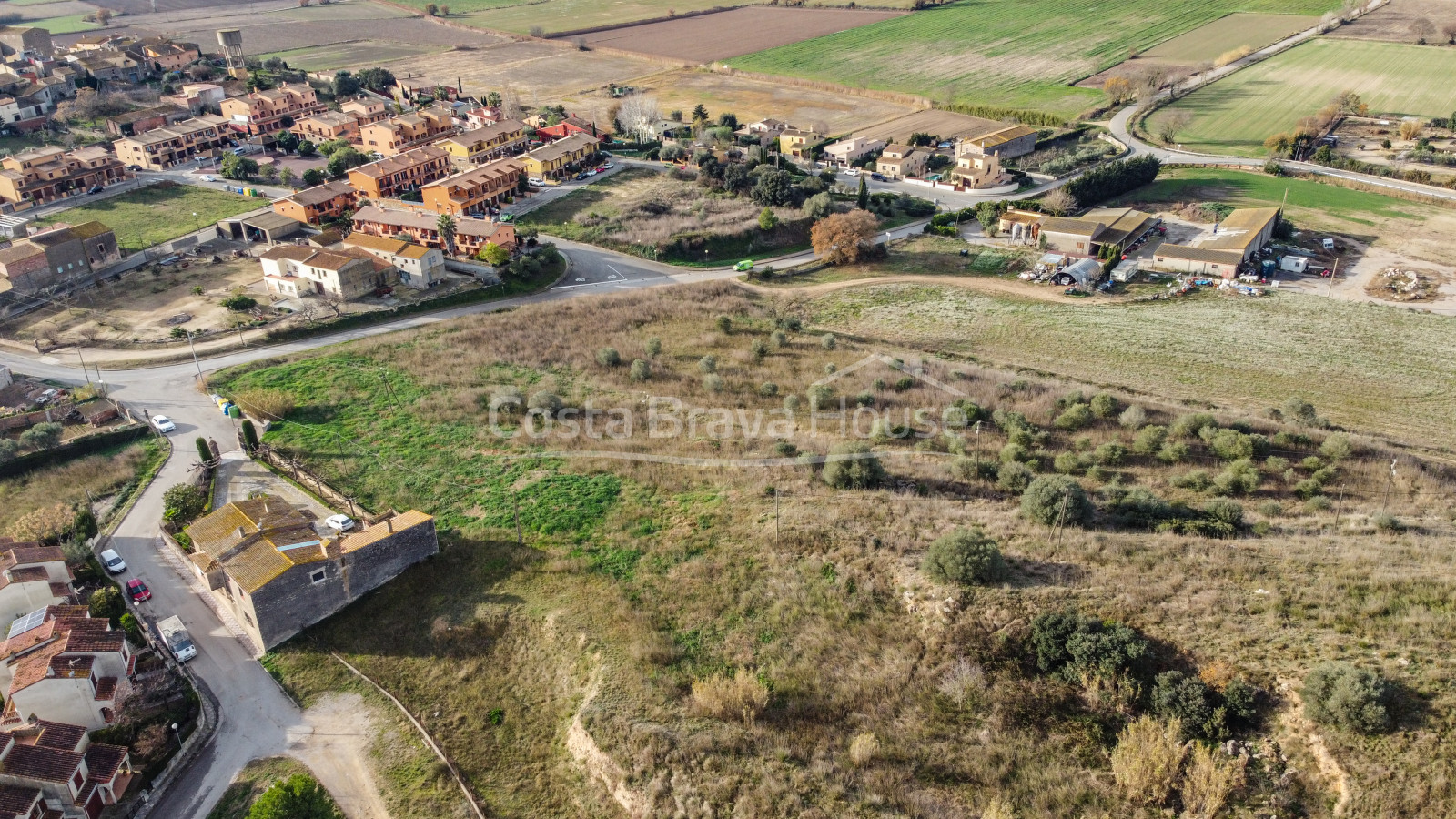 Terreny edificable en venda a Bellcaire d'Empordà amb diverses opcions de desenvolupament