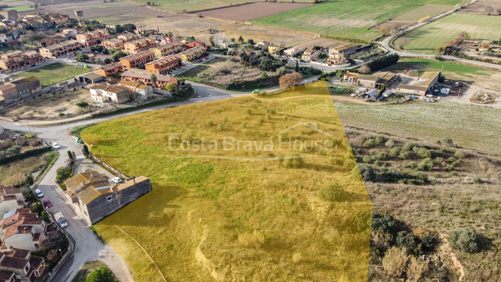 Terreny edificable en venda a Bellcaire d'Empordà amb diverses opcions de desenvolupament