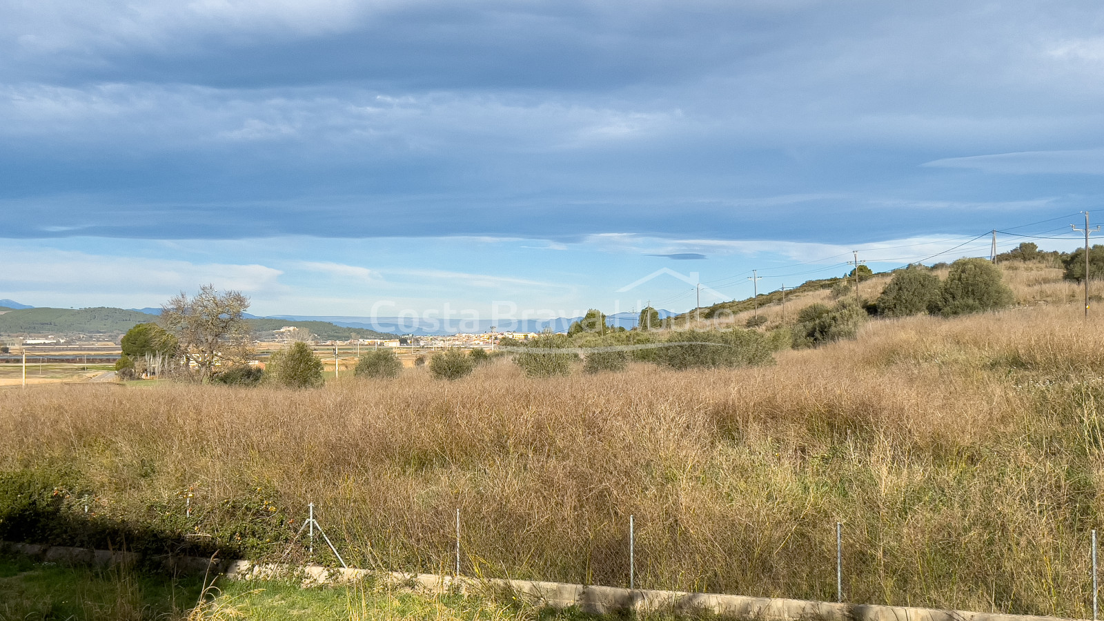 Terreny edificable en venda a Bellcaire d'Empordà amb diverses opcions de desenvolupament