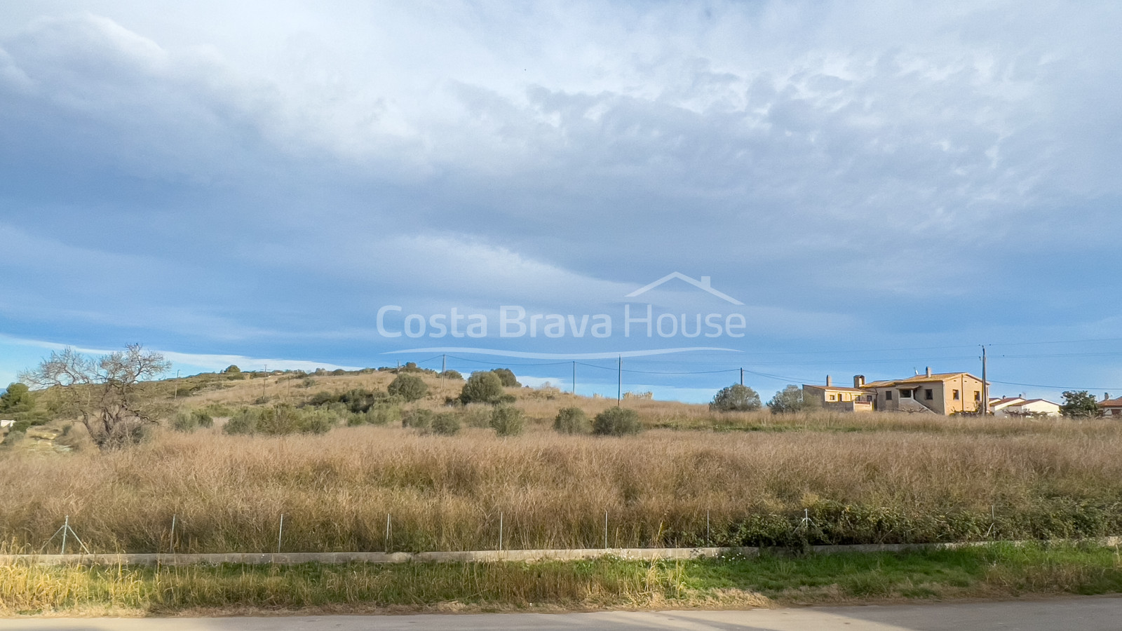 Terreny edificable en venda a Bellcaire d'Empordà amb diverses opcions de desenvolupament