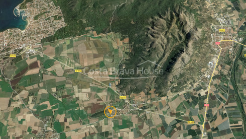 Bouwgrond te koop in Bellcaire d'Empordà met diverse ontwikkelingsmogelijkheden
