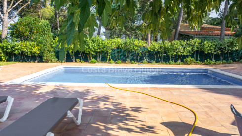 Maison avec piscine et jardin à vendre à Tamariu, à 1 km de la plage, sur un terrain de 1600 m².