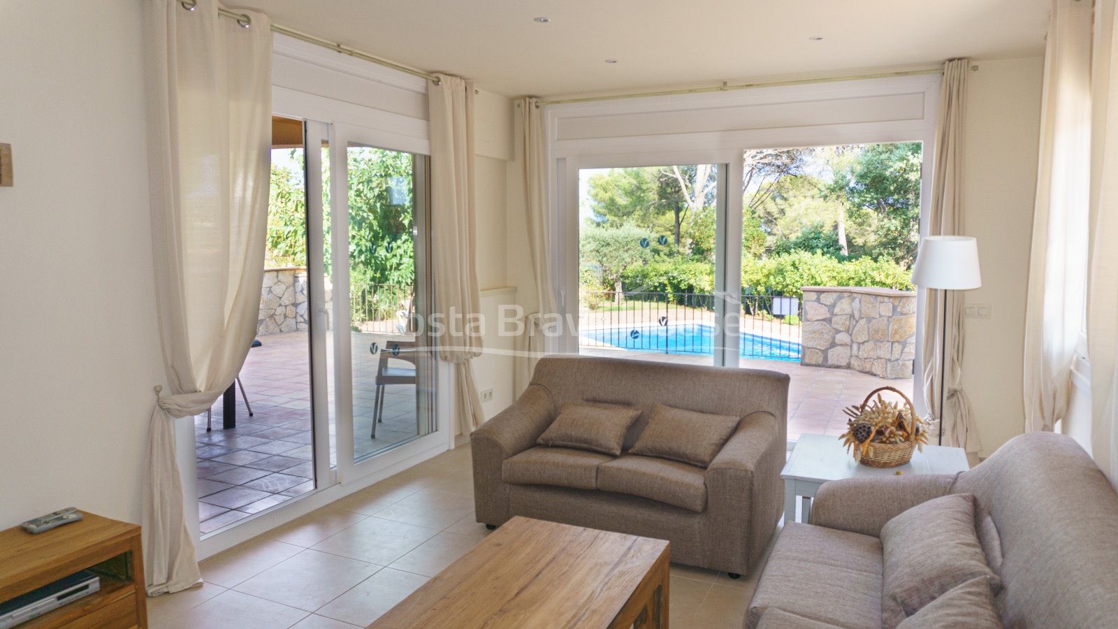 Huis met zwembad en tuin te koop in Tamariu, op slechts 1 km van het strand, op een perceel van 1600 m²