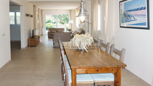Huis met zwembad en tuin te koop in Tamariu, op slechts 1 km van het strand, op een perceel van 1600 m²
