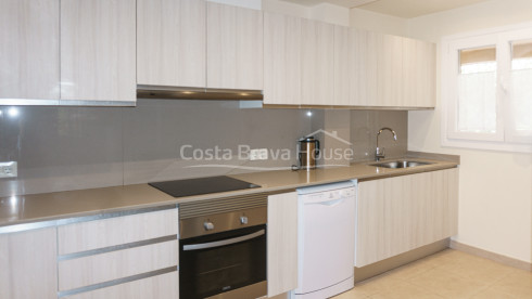 Casa con piscina y jardín en venta en Tamariu, a solamente 1 km de la playa, en parcela de 1600 m².