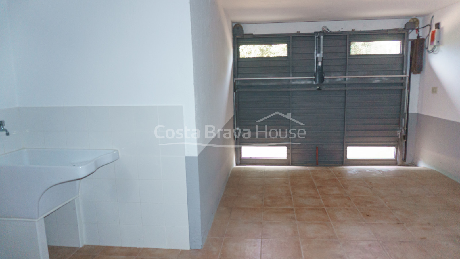 House with pool and garden for sale in Tamariu, just 1 km from the beach, on a 1600 m² plot