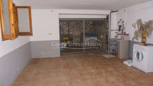 Huis met zwembad en tuin te koop in Tamariu, op slechts 1 km van het strand, op een perceel van 1600 m²