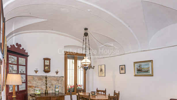 Renovated townhouse for sale in Begur, in a quietl location only 3 min on foot to the church square