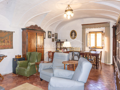 Casa reformada en venta en Begur, en una tranquila ubicación a 3 min a pie de la plaza de la iglesia