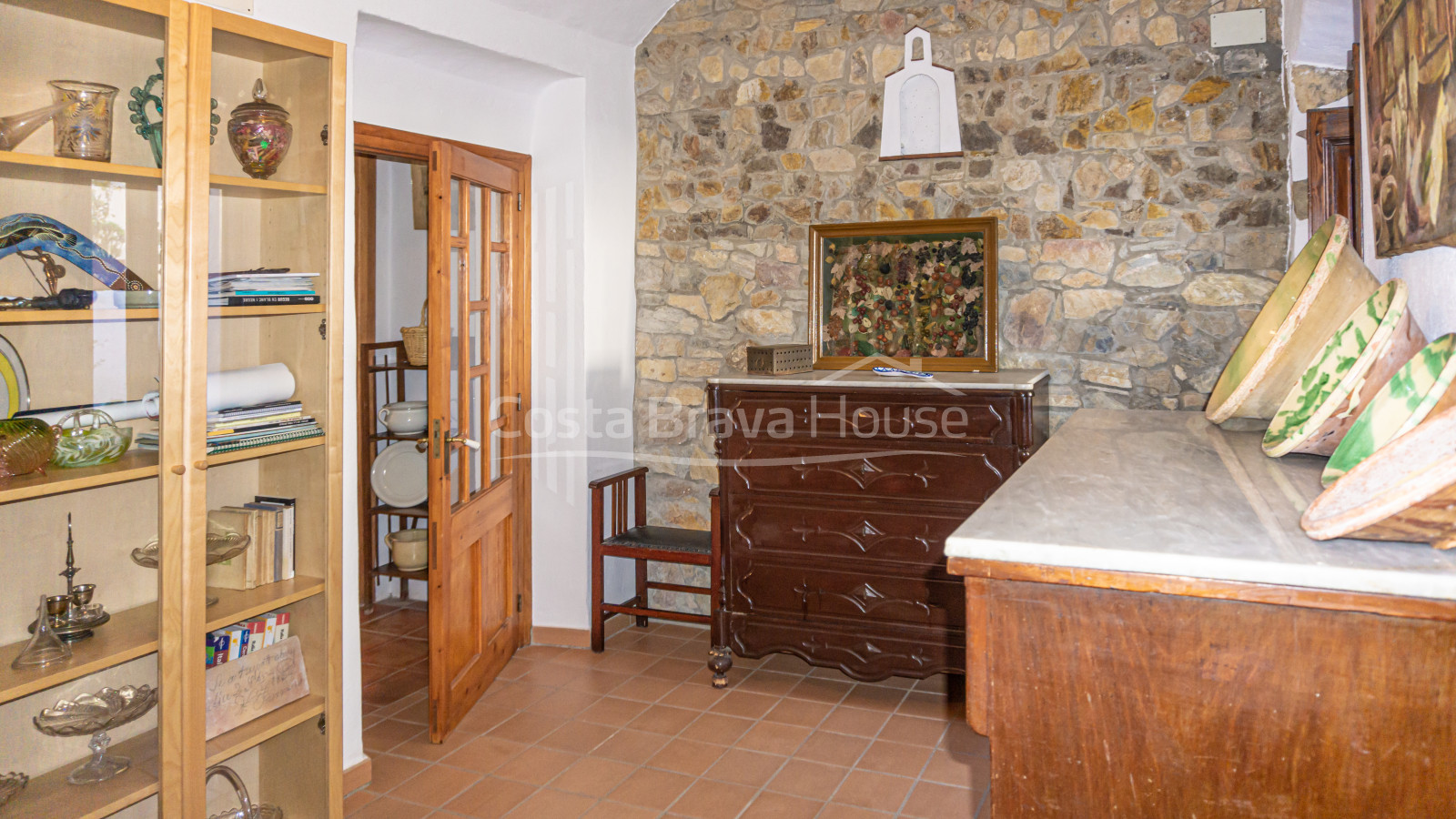 Renovated townhouse for sale in Begur, in a quietl location only 3 min on foot to the church square