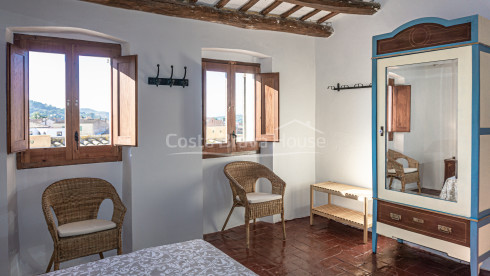 Renovated townhouse for sale in Begur, in a quietl location only 3 min on foot to the church square