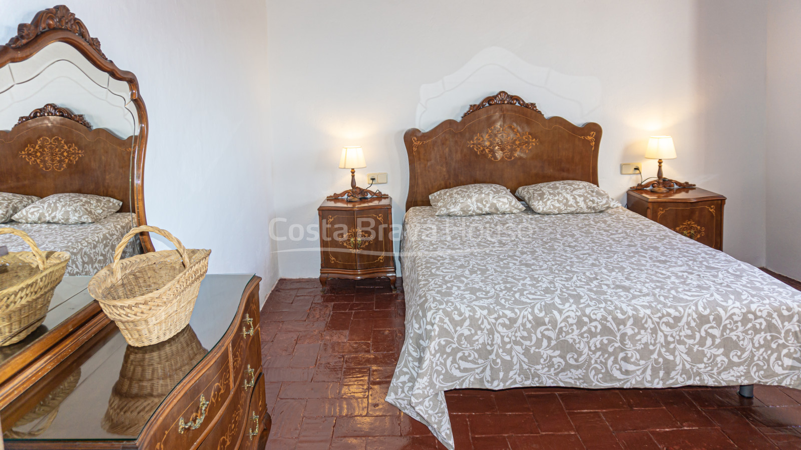 Renovated townhouse for sale in Begur, in a quietl location only 3 min on foot to the church square