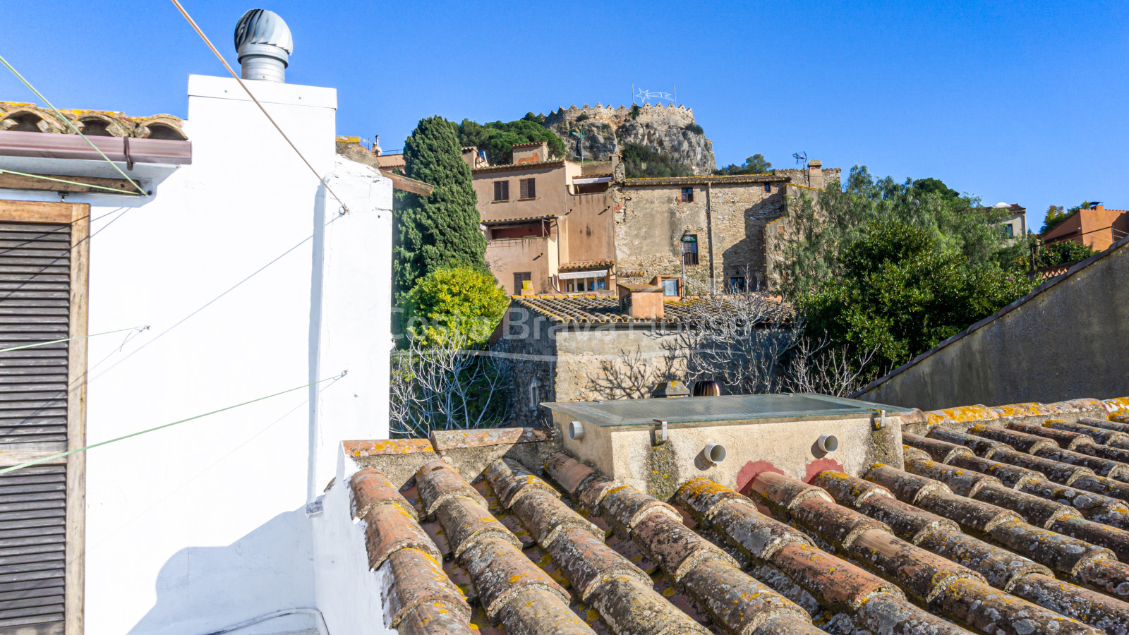 Renovated townhouse for sale in Begur, in a quietl location only 3 min on foot to the church square