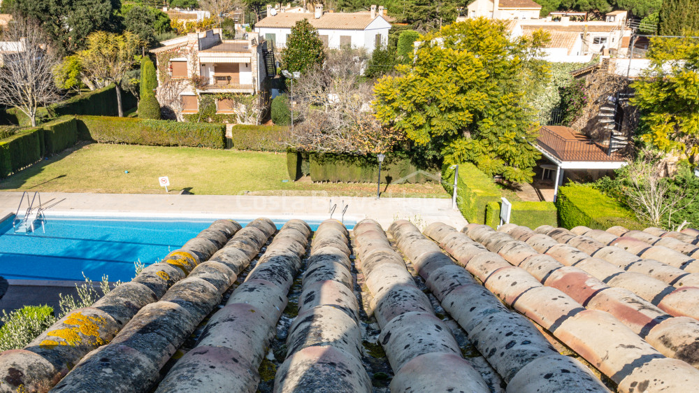 House for sale in Calella Palafrugell 10 min from the beach, in an attractive community with pool