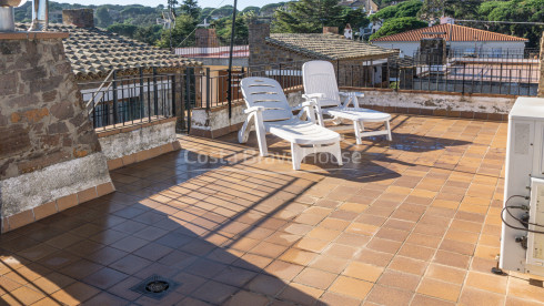 House for sale in Calella Palafrugell 10 min from the beach, in an attractive community with pool