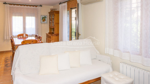 Maison à vendre à Calella Palafrugell à 10 min de la plage, dans une jolie communauté avec piscine