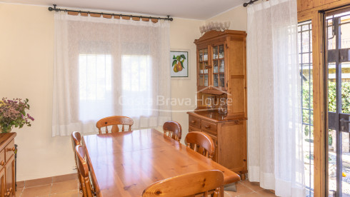 House for sale in Calella Palafrugell 10 min from the beach, in an attractive community with pool