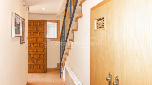 House for sale in Calella Palafrugell 10 min from the beach, in an attractive community with pool