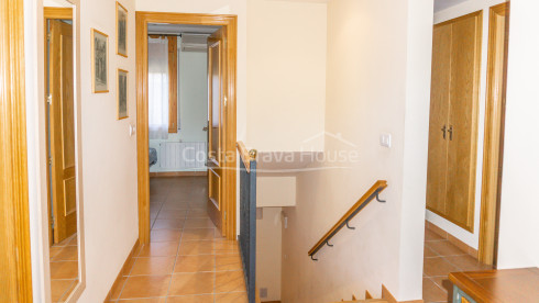 House for sale in Calella Palafrugell 10 min from the beach, in an attractive community with pool