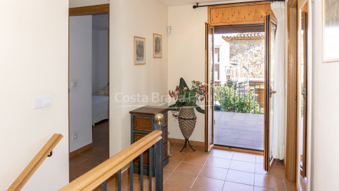 House for sale in Calella Palafrugell 10 min from the beach, in an attractive community with pool