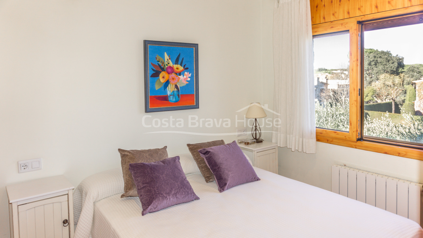 House for sale in Calella Palafrugell 10 min from the beach, in an attractive community with pool