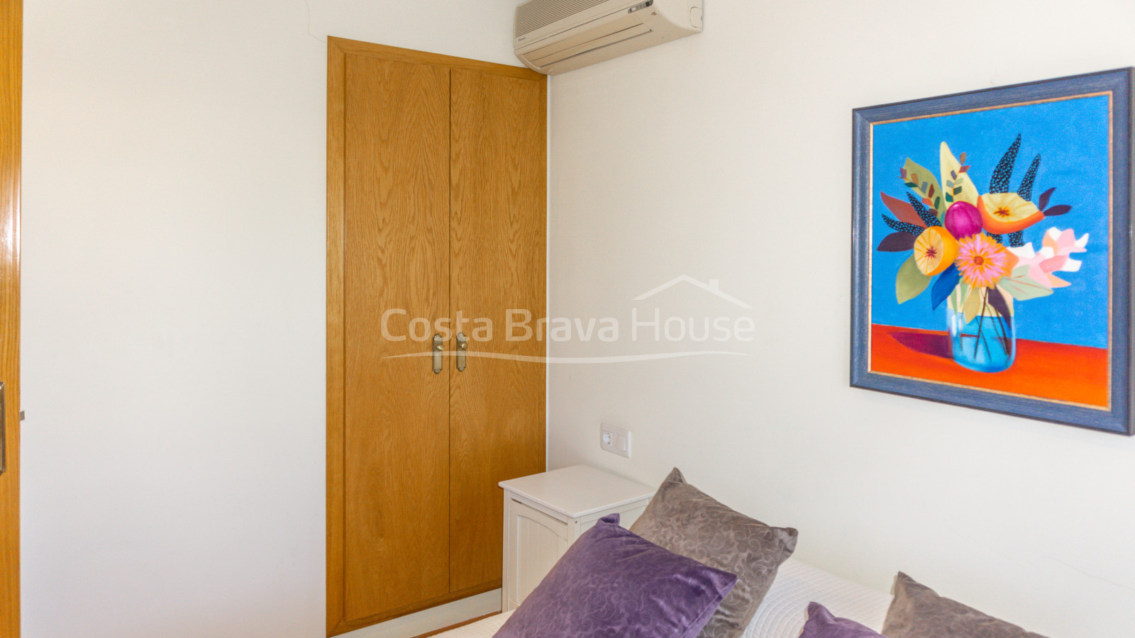 House for sale in Calella Palafrugell 10 min from the beach, in an attractive community with pool