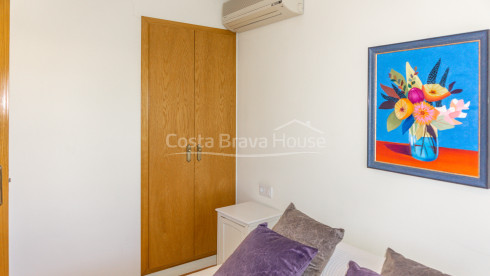 House for sale in Calella Palafrugell 10 min from the beach, in an attractive community with pool
