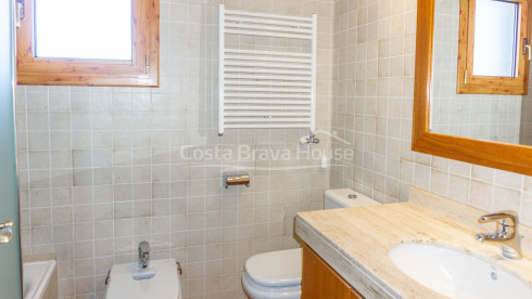Maison à vendre à Calella Palafrugell à 10 min de la plage, dans une jolie communauté avec piscine