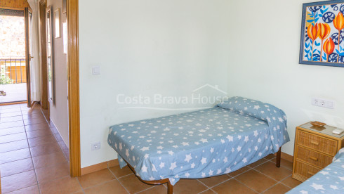 House for sale in Calella Palafrugell 10 min from the beach, in an attractive community with pool