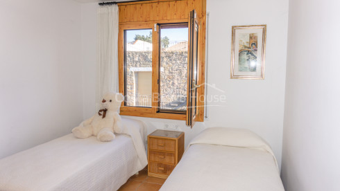 House for sale in Calella Palafrugell 10 min from the beach, in an attractive community with pool