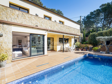 Maison en excellent état, avec jardin et piscine, très proche d'Aiguablava et Tamariu.