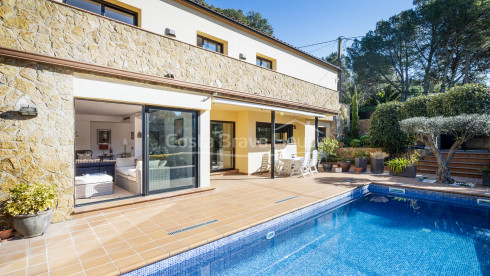 Maison en excellent état, avec jardin et piscine, très proche d'Aiguablava et Tamariu.