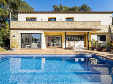 Maison en excellent état, avec jardin et piscine, très proche d'Aiguablava et Tamariu.