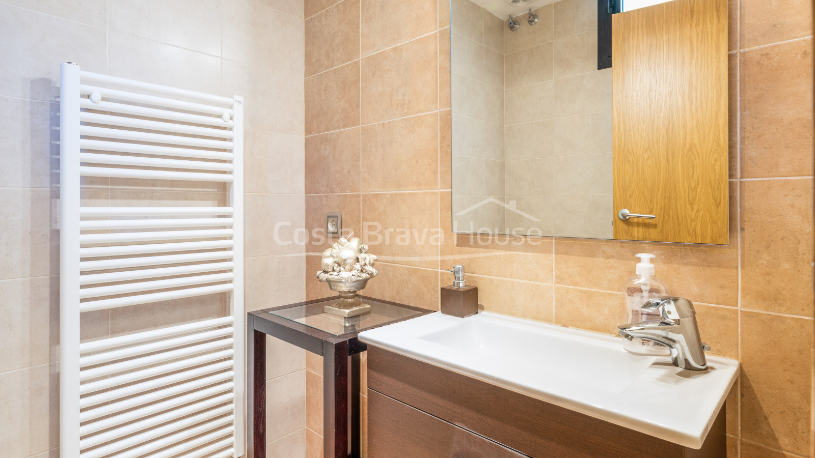 Casa en inmejorable estado de conservación, con jardín y piscina, muy cerca de Aiguablava y Tamariu