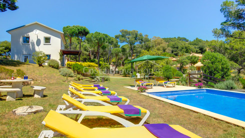 House for sale in Tamariu with 1600 m2 of land and garden with pool