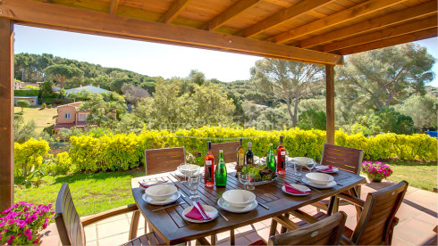 House for sale in Tamariu with 1600 m2 of land and garden with pool