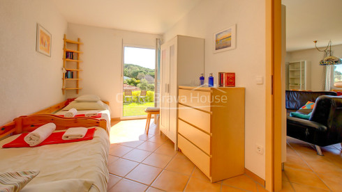 Casa en venta en Tamariu con 1600 m2 de terreno y jardín con piscina