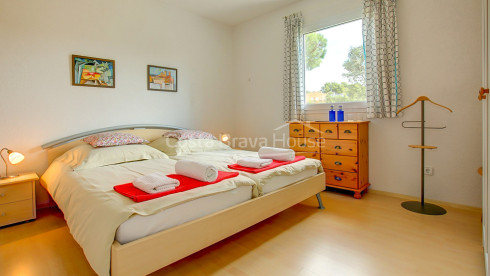 Casa en venta en Tamariu con 1600 m2 de terreno y jardín con piscina