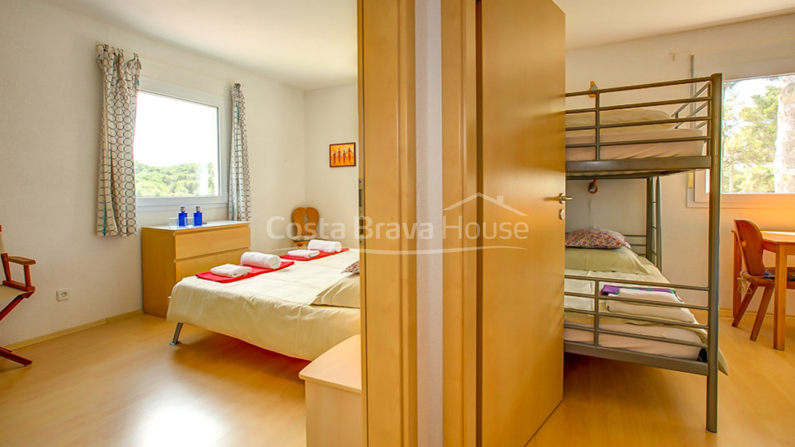 Casa en venta en Tamariu con 1600 m2 de terreno y jardín con piscina