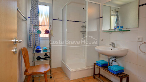 Casa en venta en Tamariu con 1600 m2 de terreno y jardín con piscina