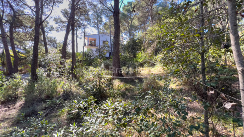 Plot with sea views for sale in Tamariu, to build a detached house up to 320 m²